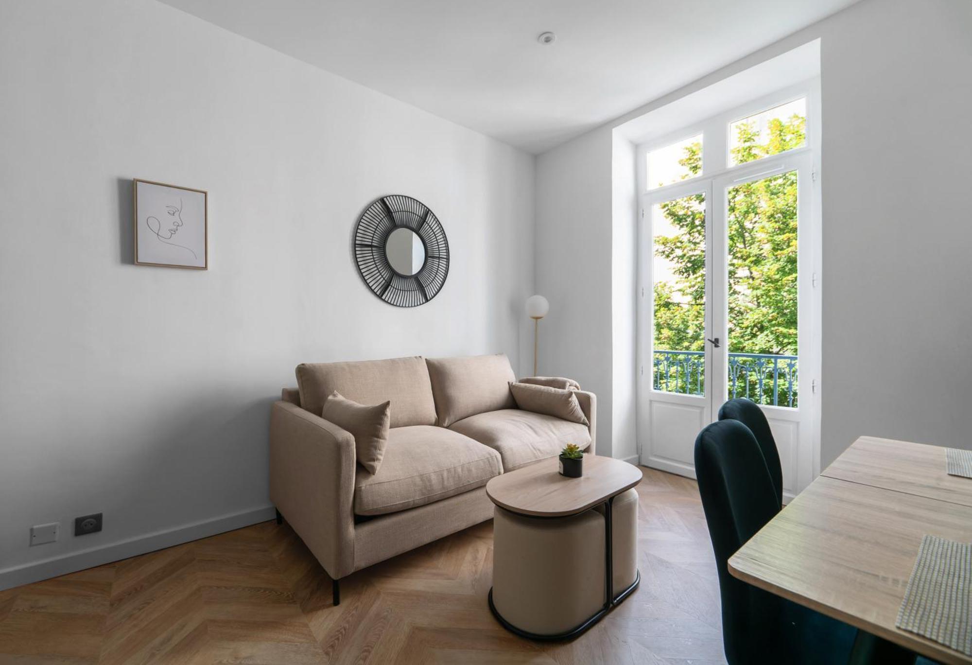 Serbie - Design Et Climatises En Centre Vichy