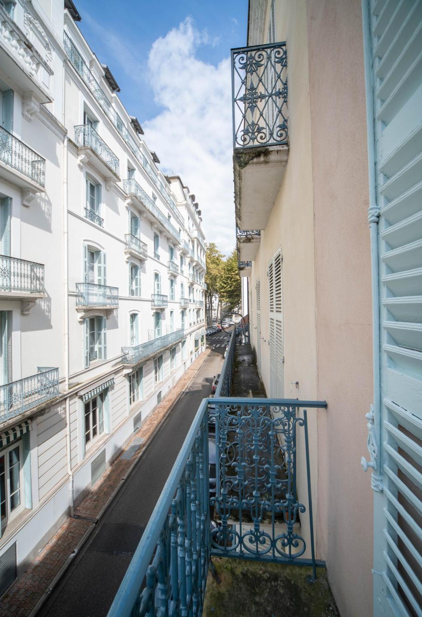 Serbie - Design Et Climatises En Centre *