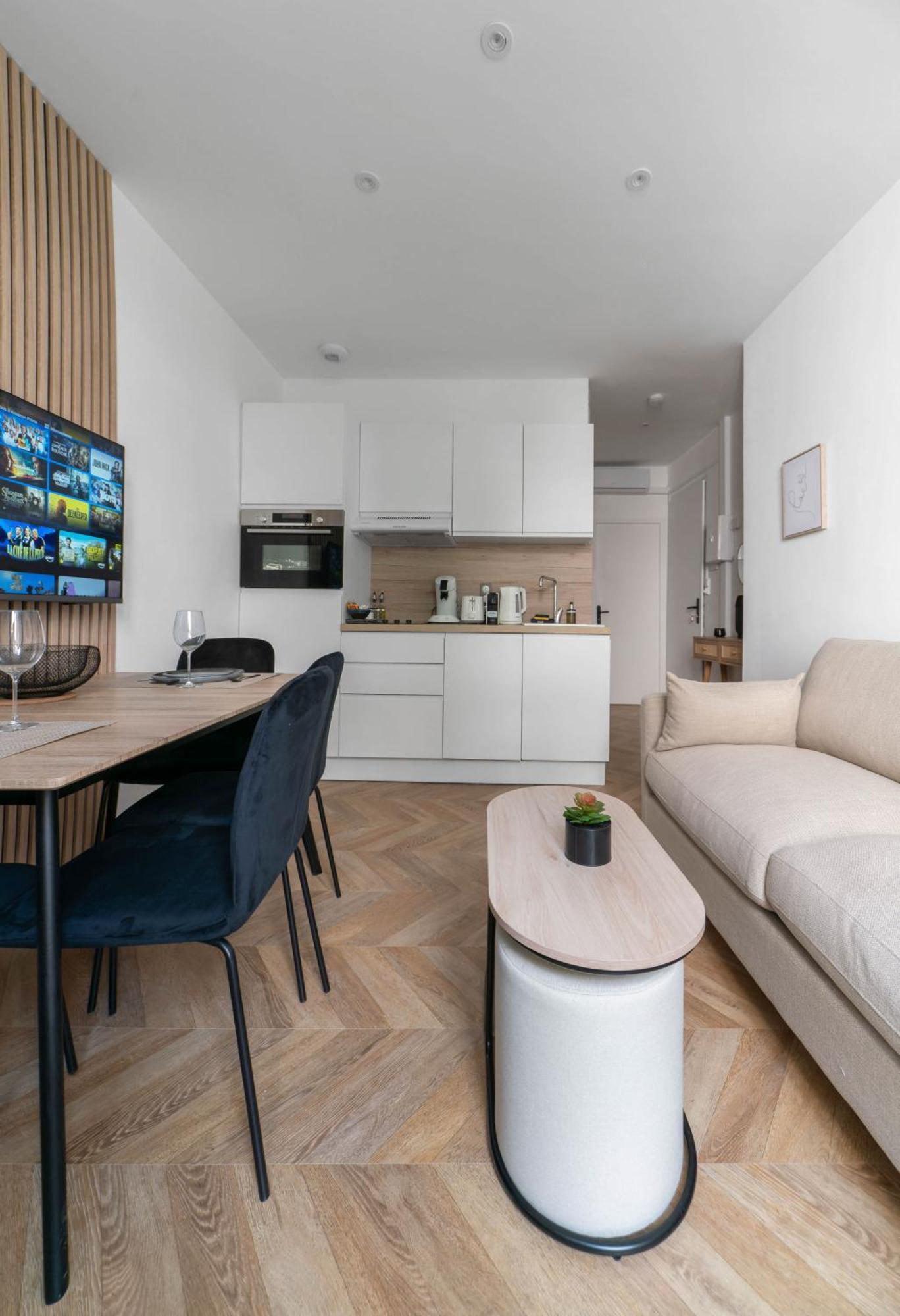 Serbie - Design Et Climatises En Centre *
