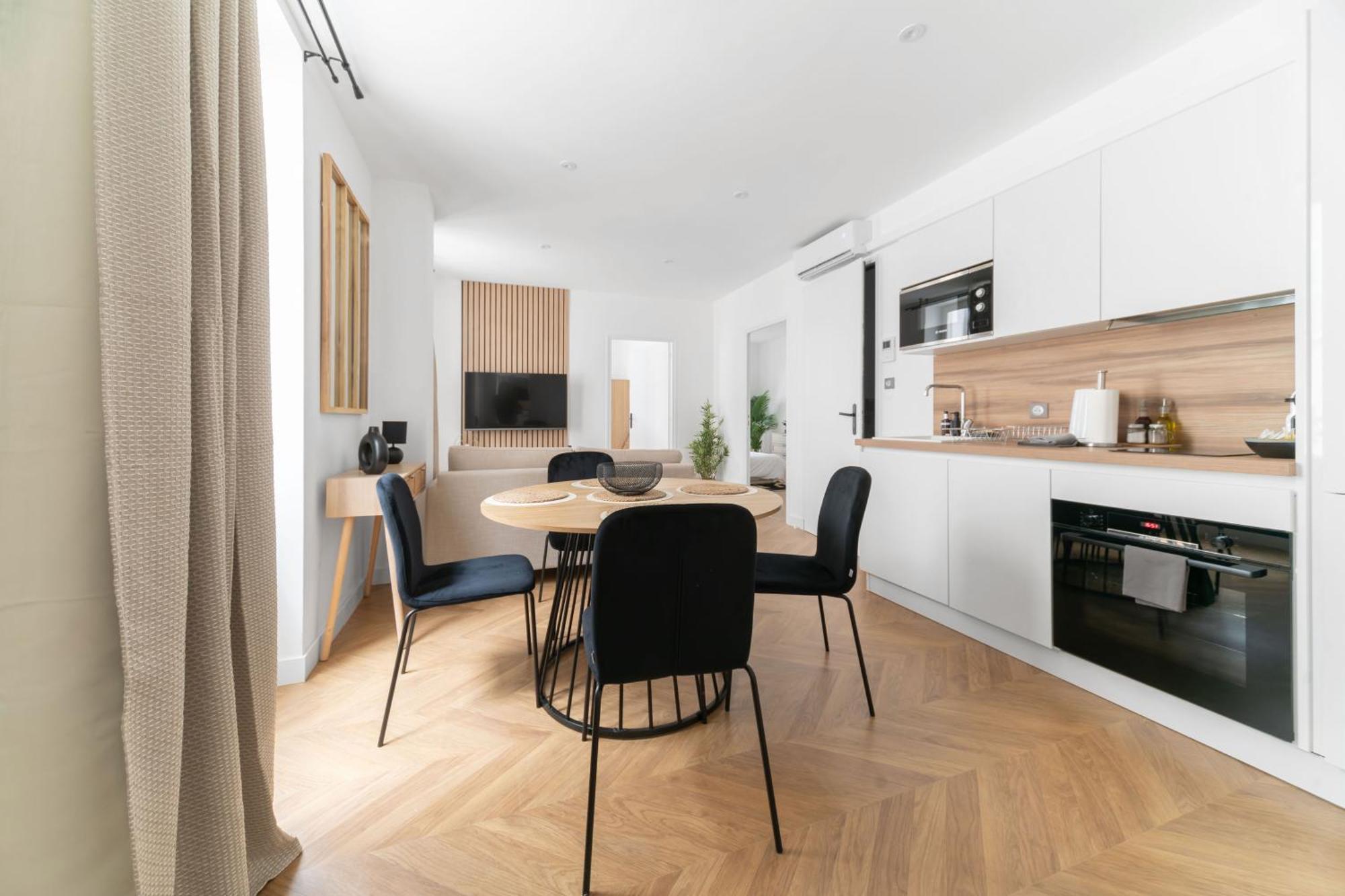 Serbie - Design Et Climatises En Centre *
