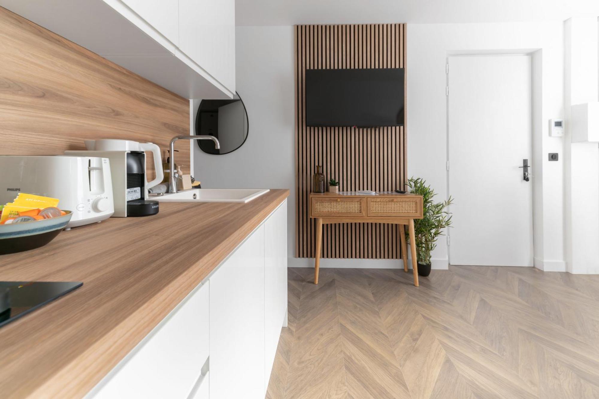 Serbie - Design Et Climatises En Centre * Vichy