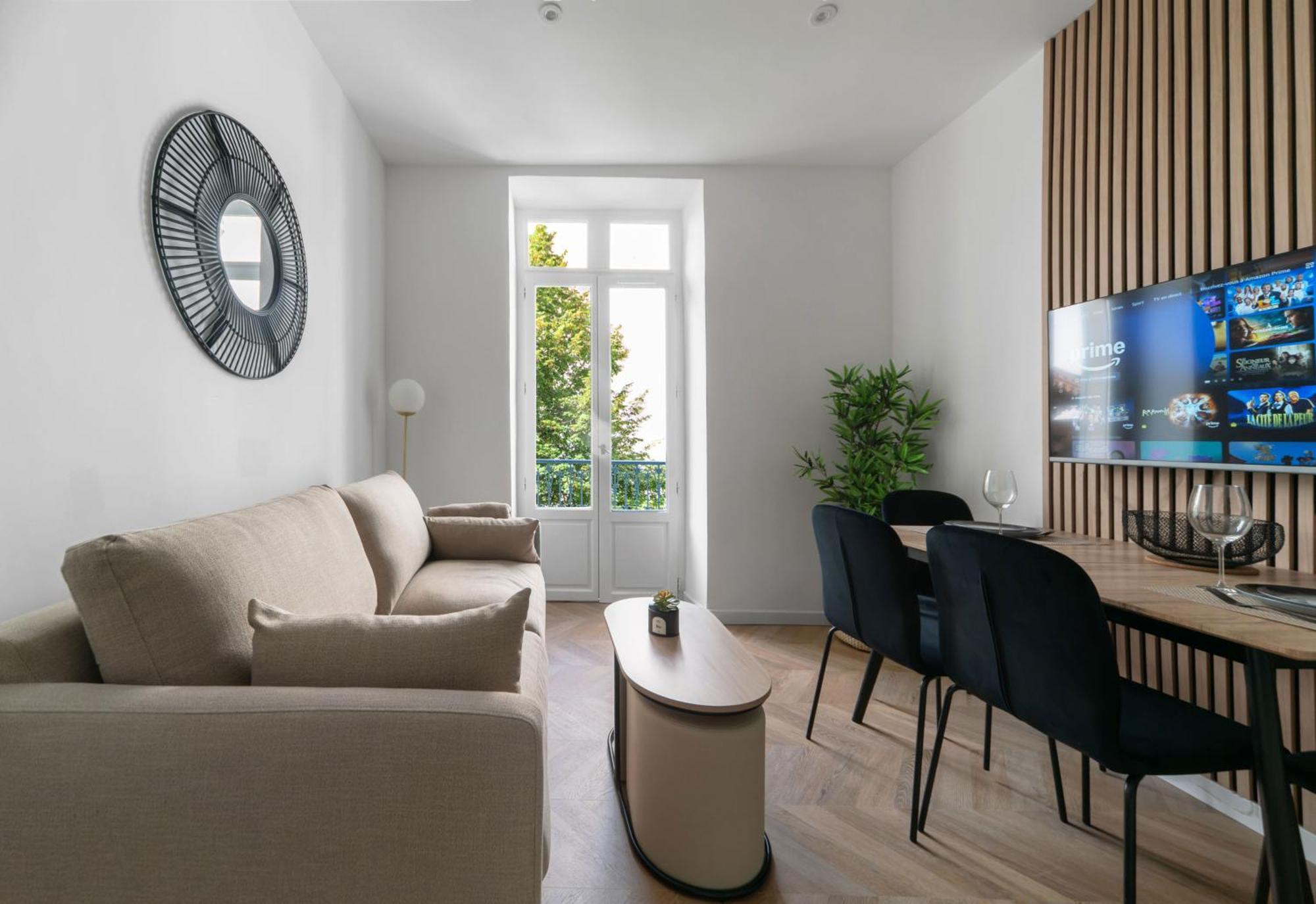 Serbie - Design Et Climatises En Centre Apartment