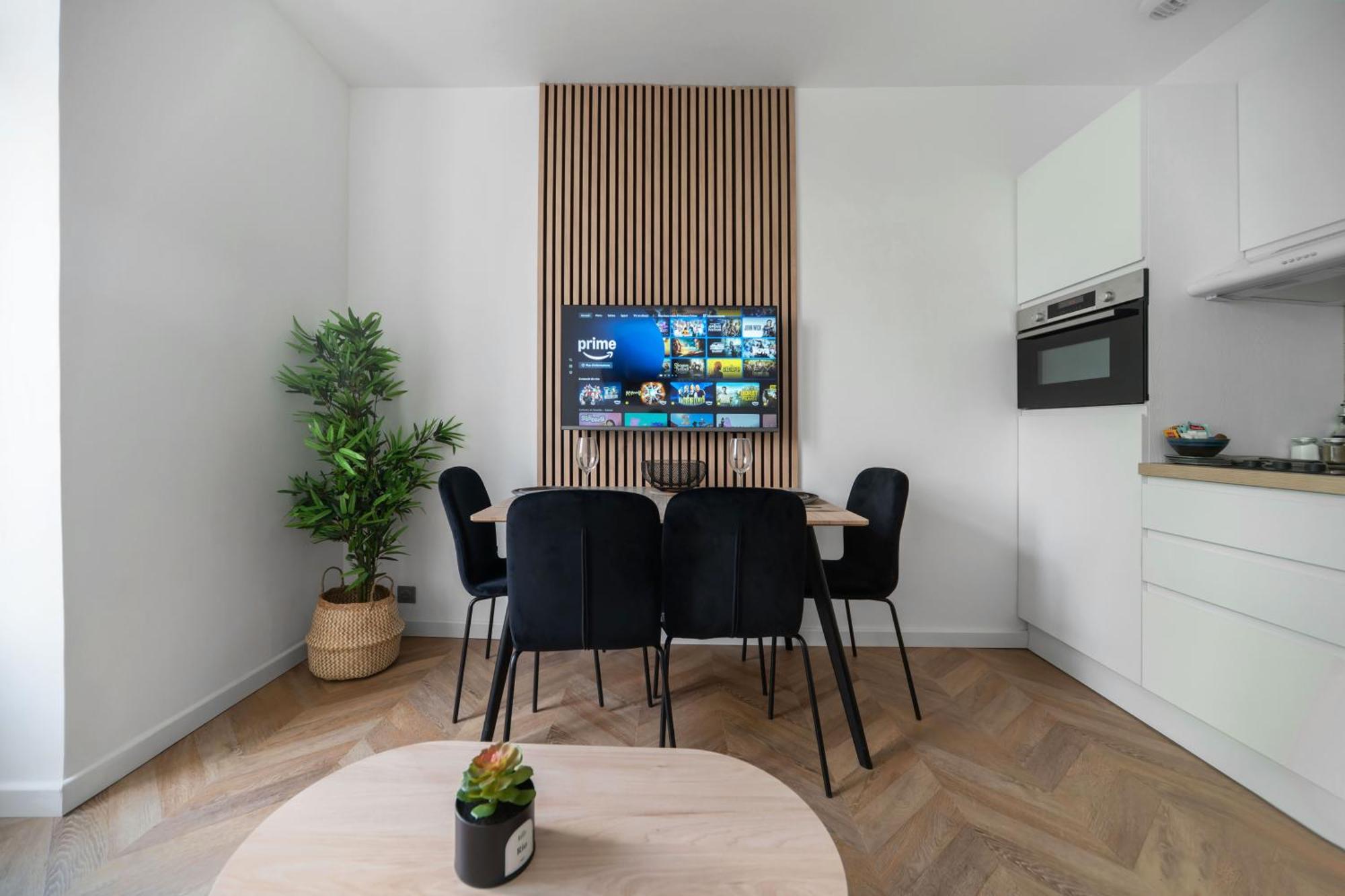 Serbie - Design Et Climatises En Centre *