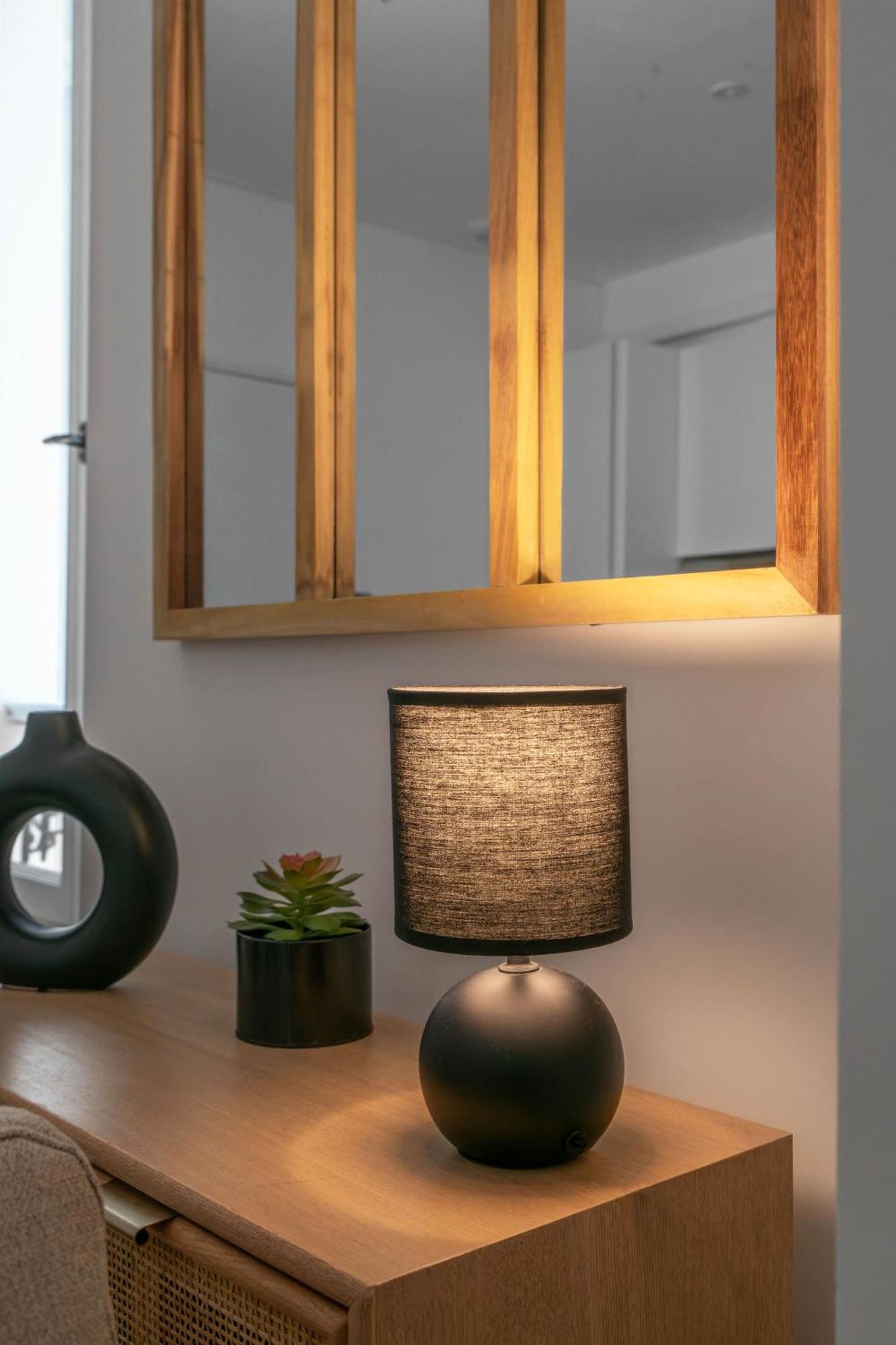 Serbie - Design Et Climatises En Centre * Vichy