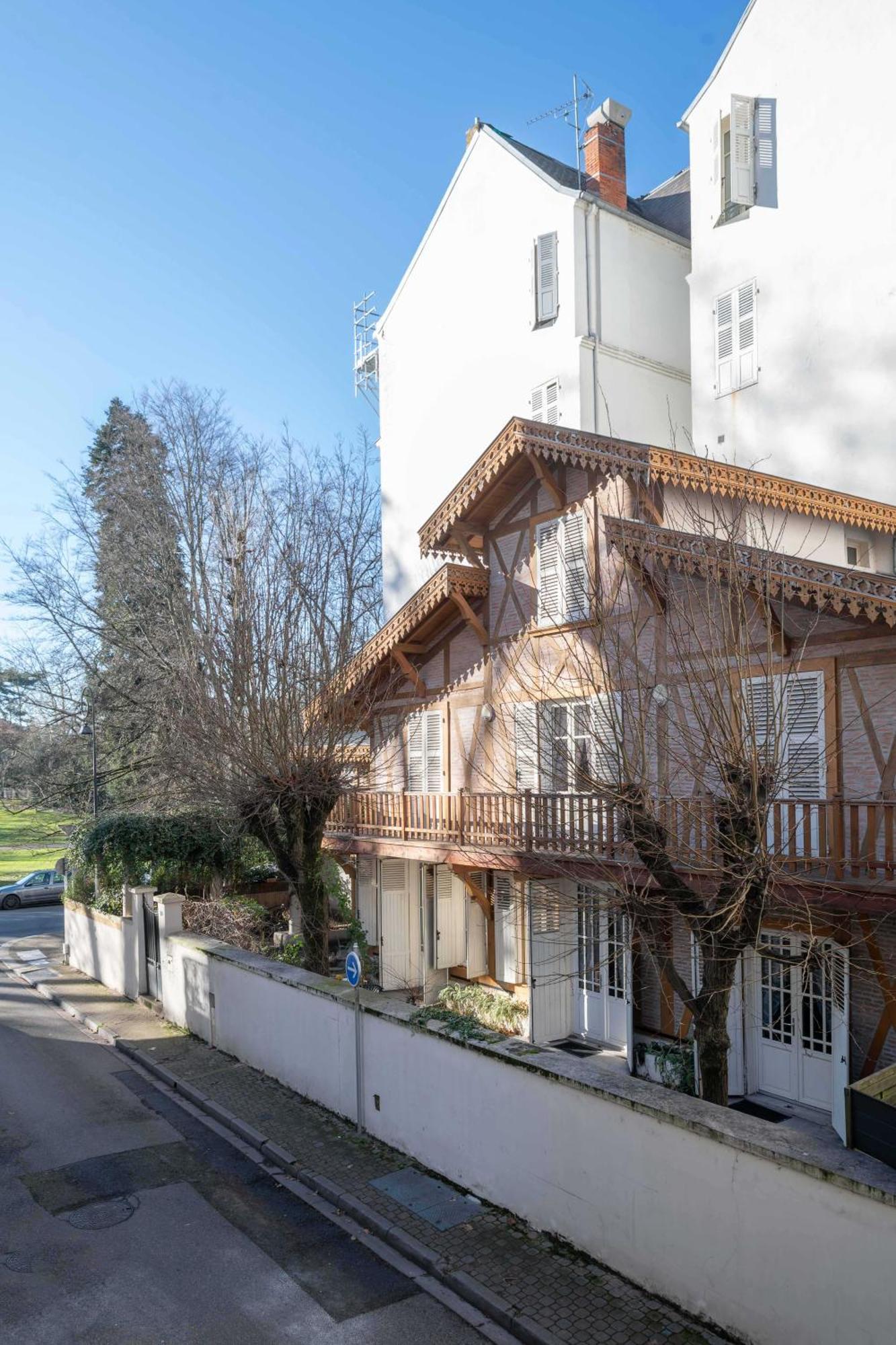 Serbie - Design Et Climatises En Centre *