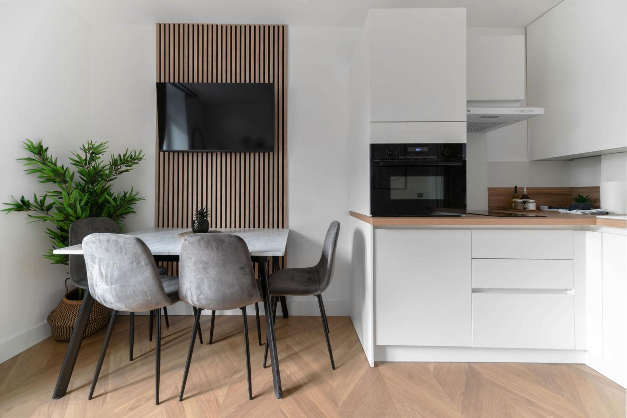 Serbie - Design Et Climatises En Centre *