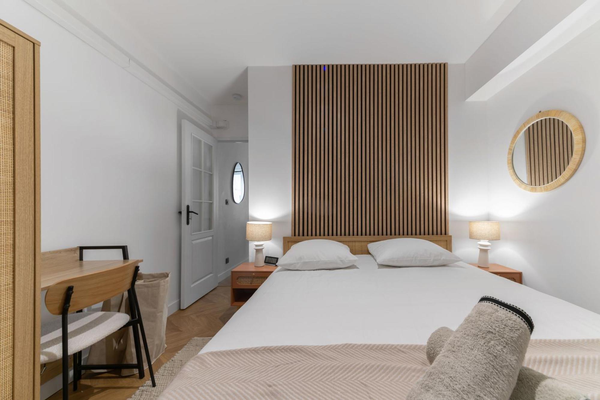 Serbie - Design Et Climatises En Centre * Vichy